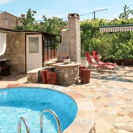 Ana- With Pool Kornic