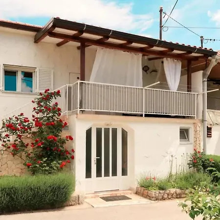 Ana- With Pool Holiday home *