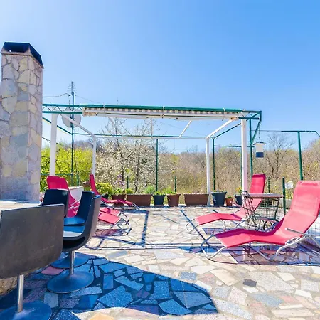 Nyaraló House Ana *